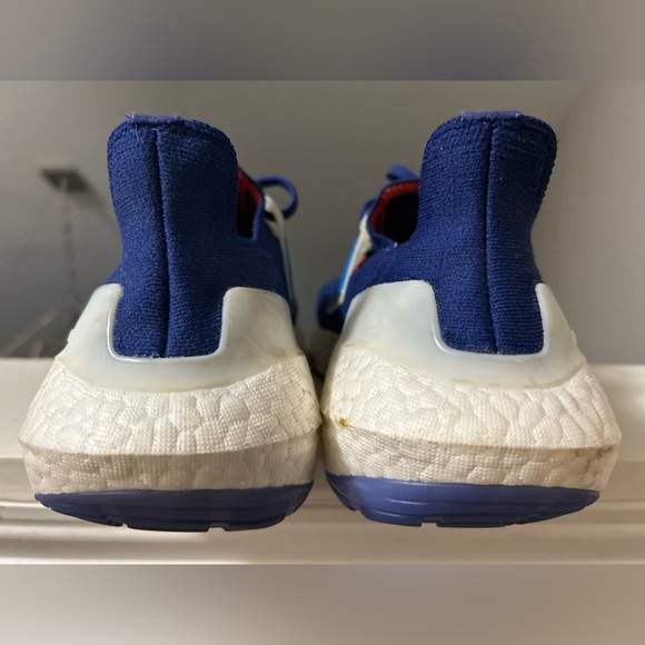 adidas Ultra Boost 22-Legacy Indigo Turbo - Picture 4 of 5